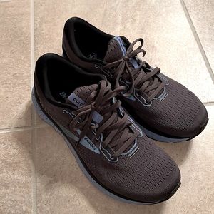 NEW brooks glycerin 18 running shoes